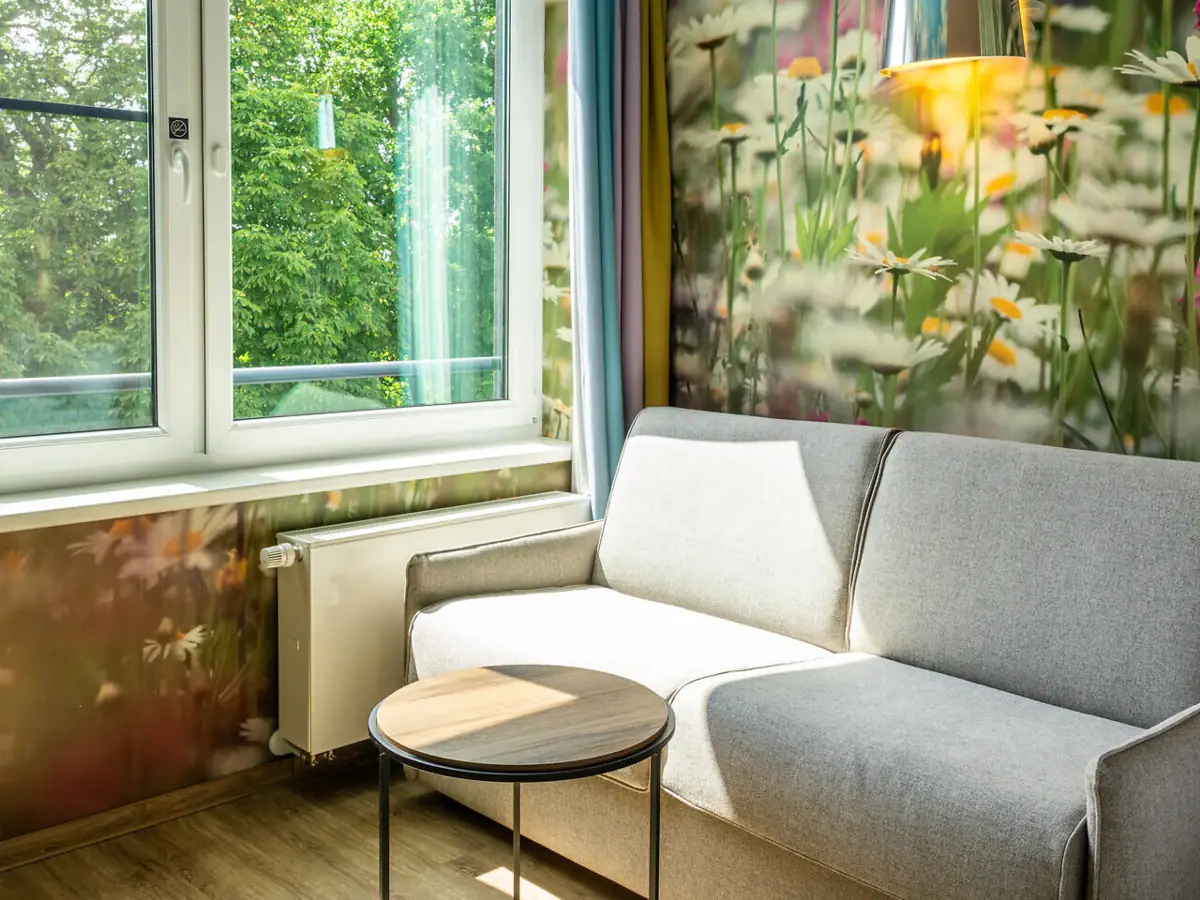 Holiday in Bad Saarow Couch and table in a room with wallpaper.