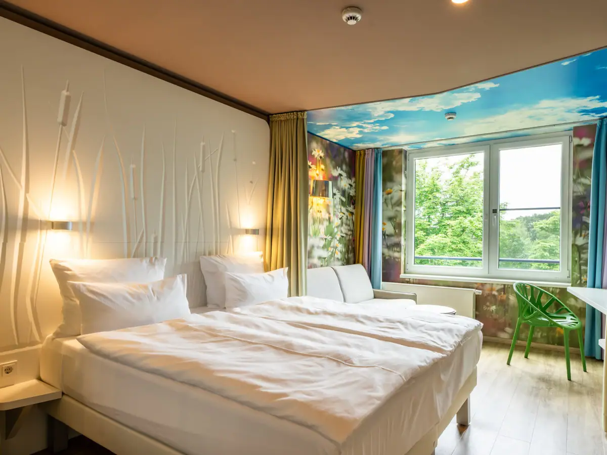 Holiday in Bad Saarow A room with two beds and a window.