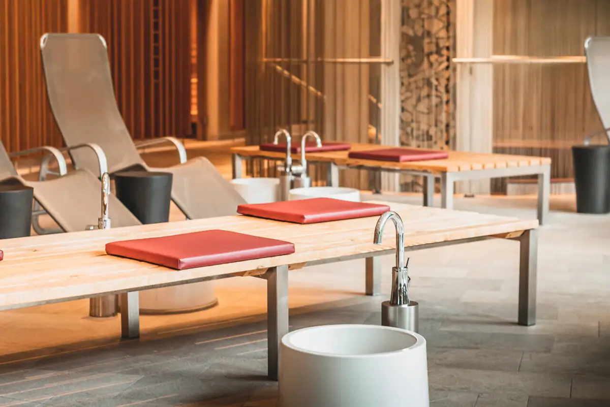 Loungers with Kneipp basin