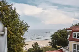 aja Strandhotel Bansin A beach with a boat in the water.