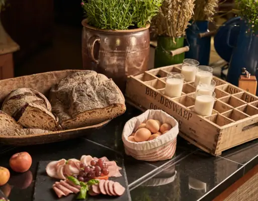 A table with food and drinks.