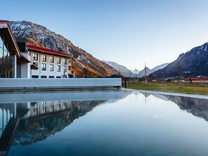 aja Ruhpolding A water basin with a building in the background.