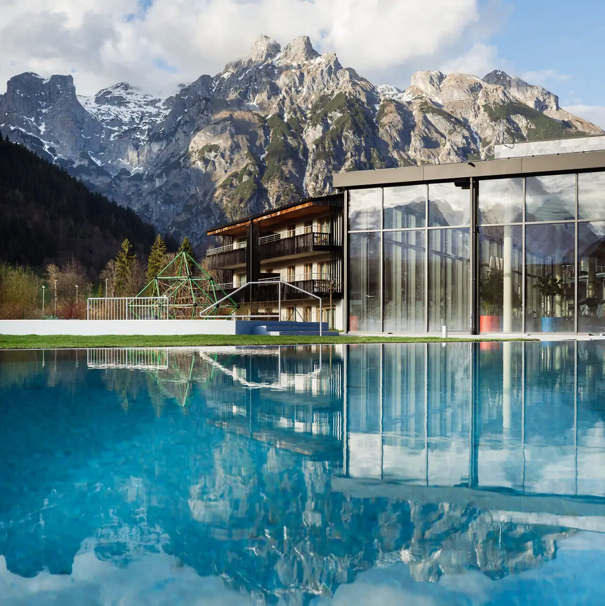 View from the pool at the Werfenweng bathhouse towards the mountains