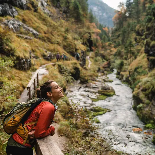 Weißbach Gorge A woman looks out over the Weißbach Gorge.