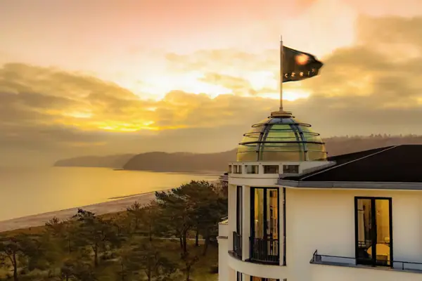Ceres by the sea A flag on a building.