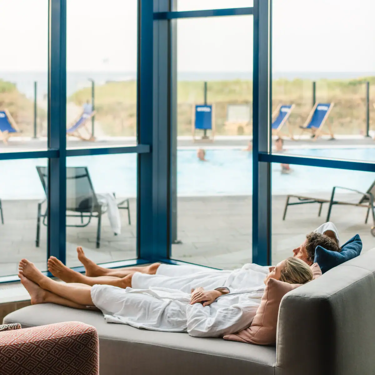 Wellness area aja Warnemünde A couple is lying on a sofa in the wellness area.