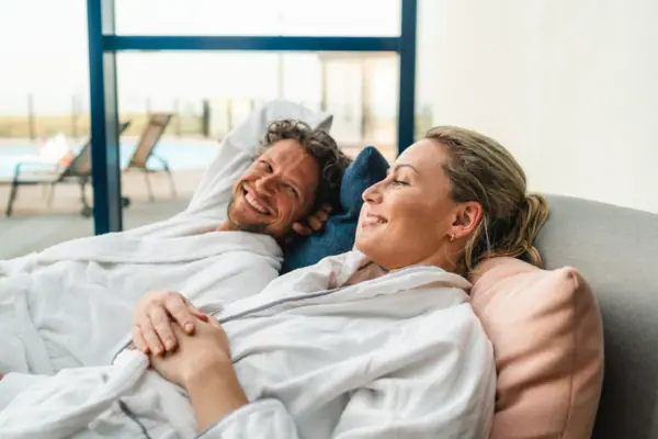 Warnemünde SPA A man and a woman lie in their bathrobes in the spa.