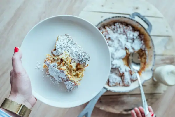 A plate with a dessert, dusted with icing sugar.