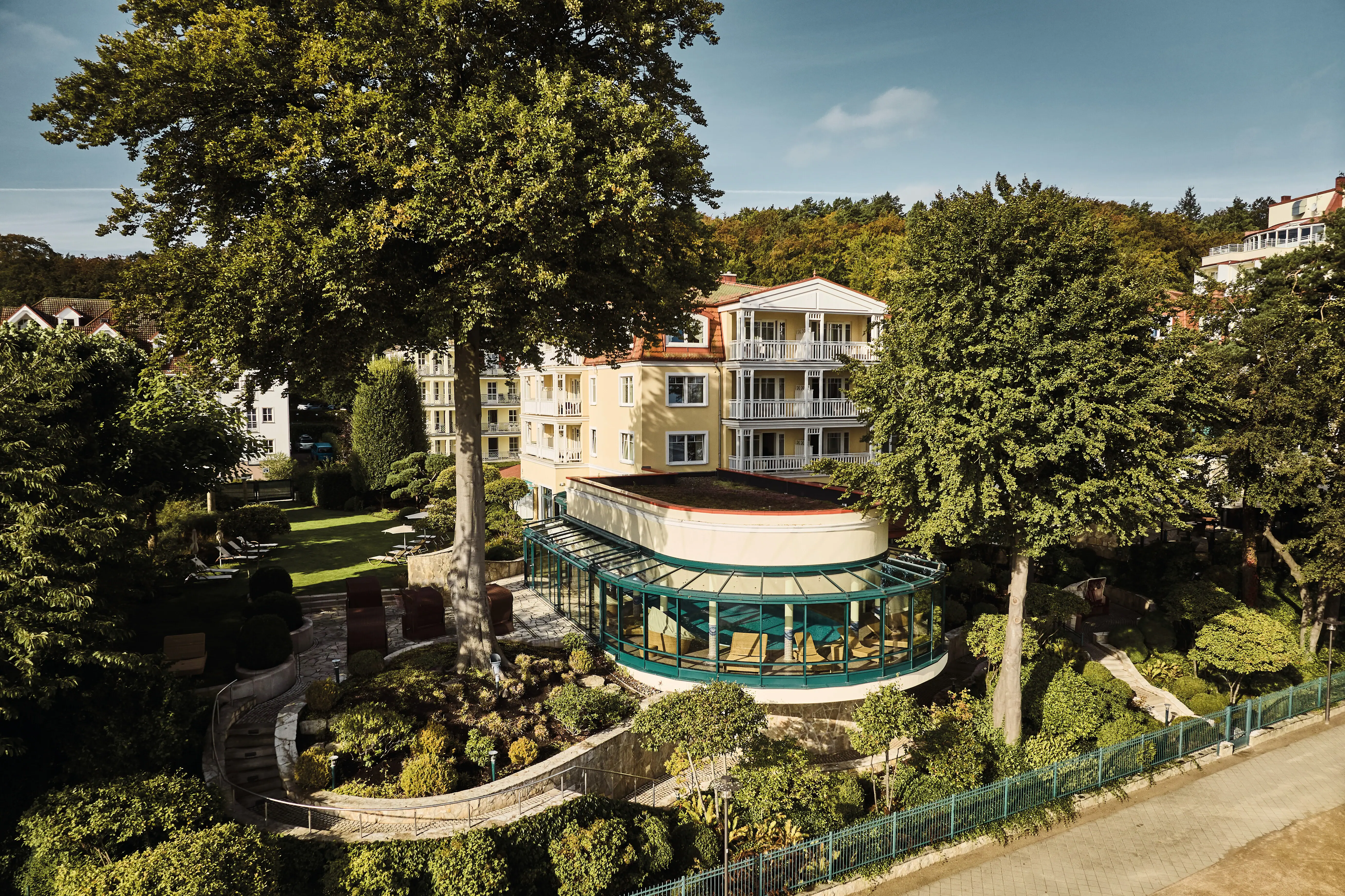 aja Strandhotel Bansin A building surrounded by trees
