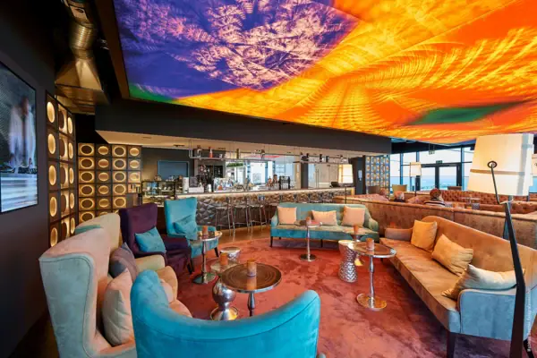Grömitz Hotel and Restaurant A room with sofas and tables.