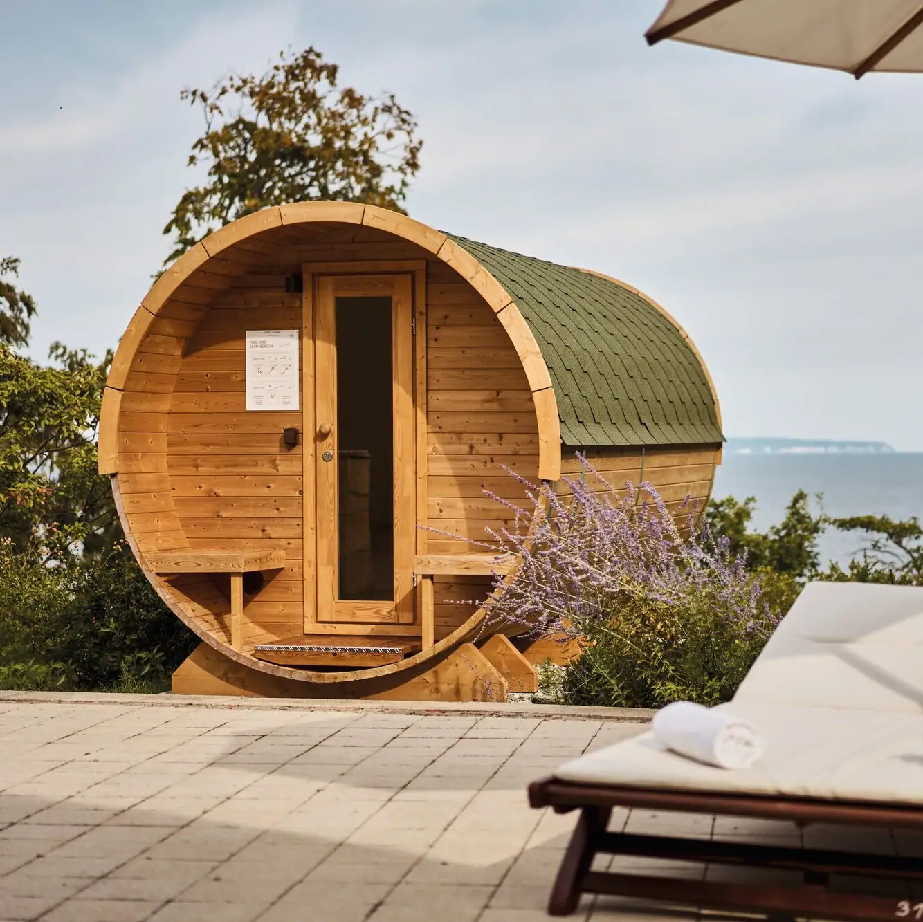 Barrel sauna Nordperd & Villas  Wooden barrel with deckchair and outdoor pool