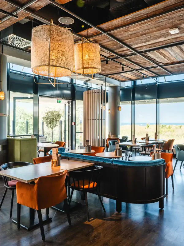 A restaurant with tables and chairs. Modern and maritime furnishings.