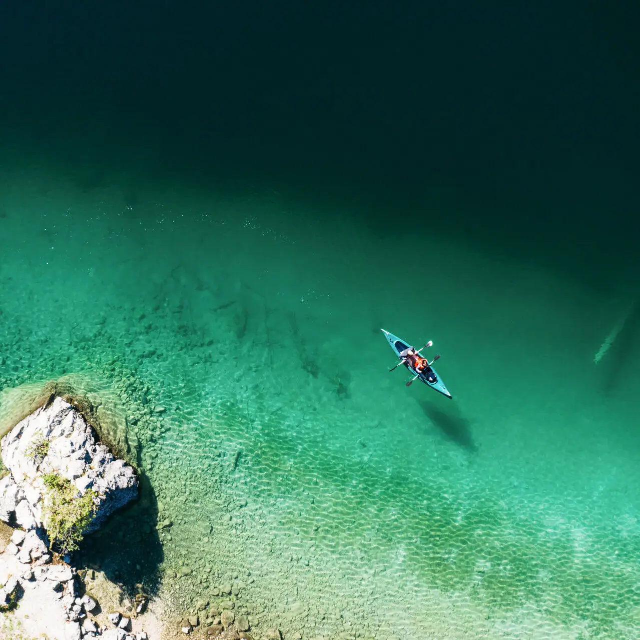 Kayak Eibsee A person in a kayak on the water.
