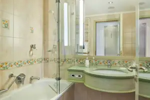 A bathroom with washbasin and shower.