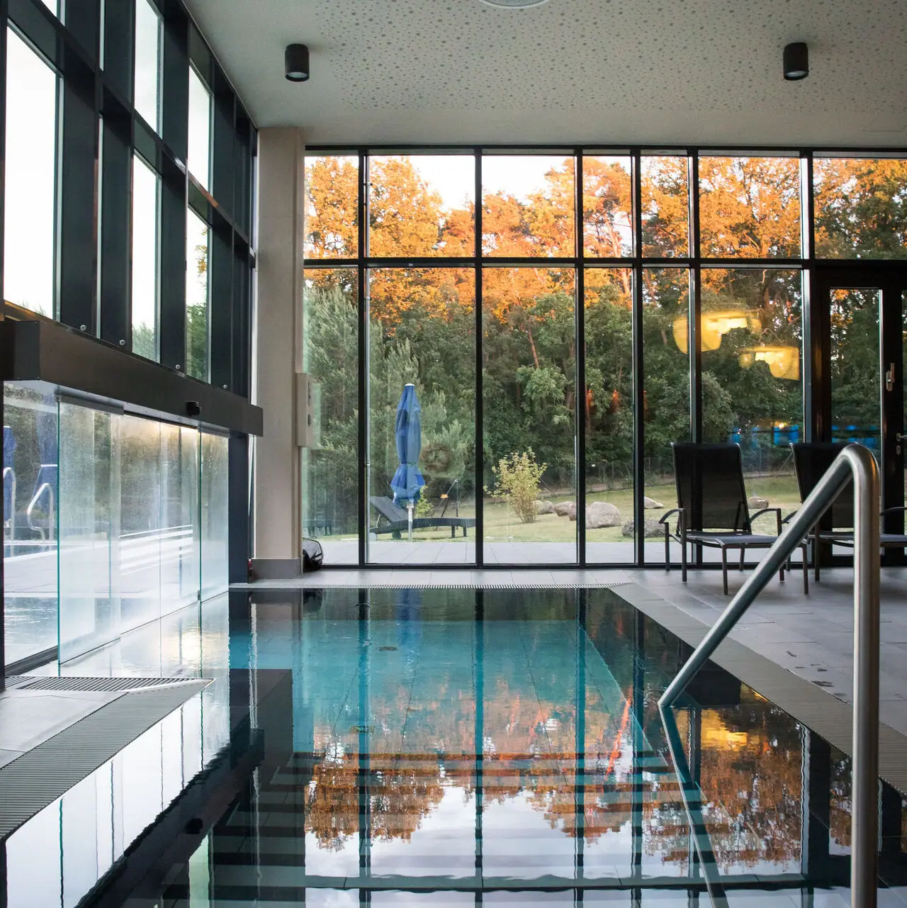 Wellness area in Bad Saarow Indoor pool with large glass wall and large window.