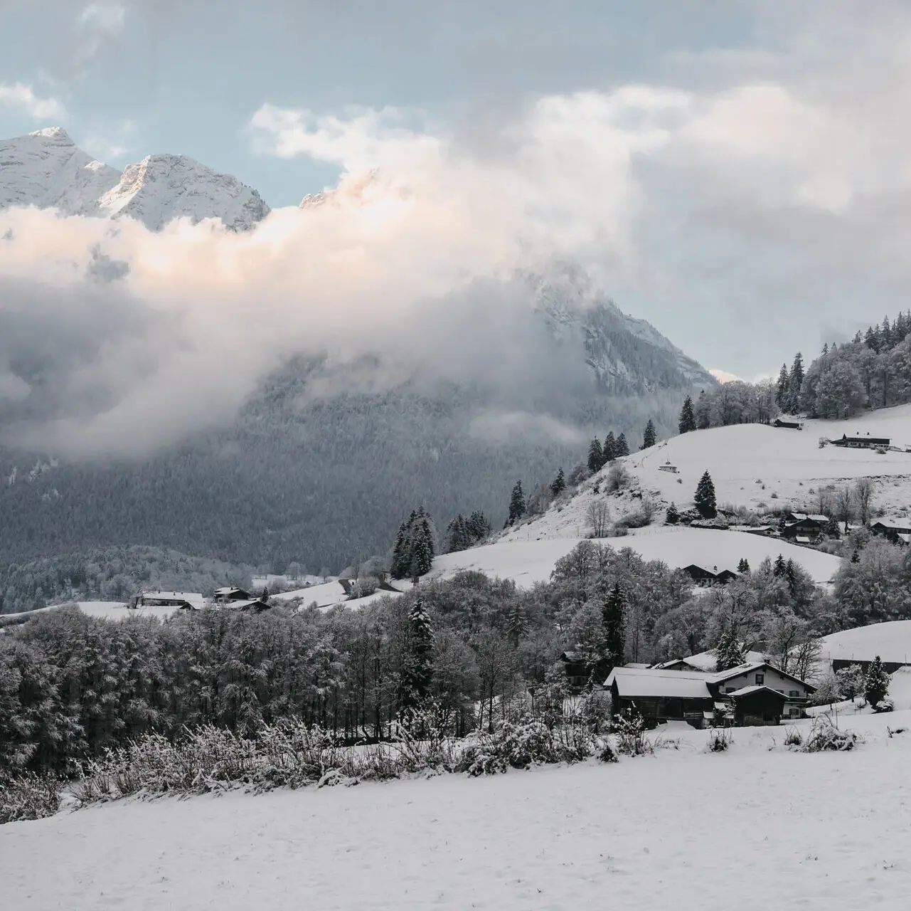 Winter in Ruhpolding A snow-covered landscape with mountains and houses in Ruhpolding.