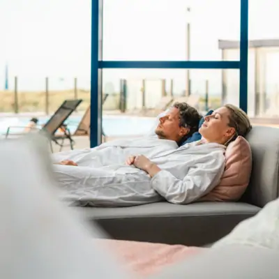 DaySPA at the aja Warnemünde A man and a woman are lying on a sofa.