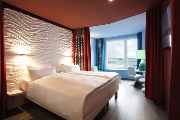 A room with a bed and a window.