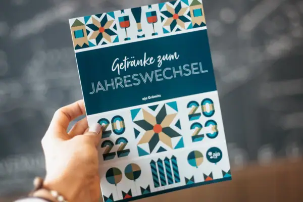 New Year's Eve at aja Grömitz One hand holds a programme booklet for the New Year's Eve party.