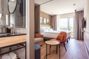 Double room A room with a bed and a table.