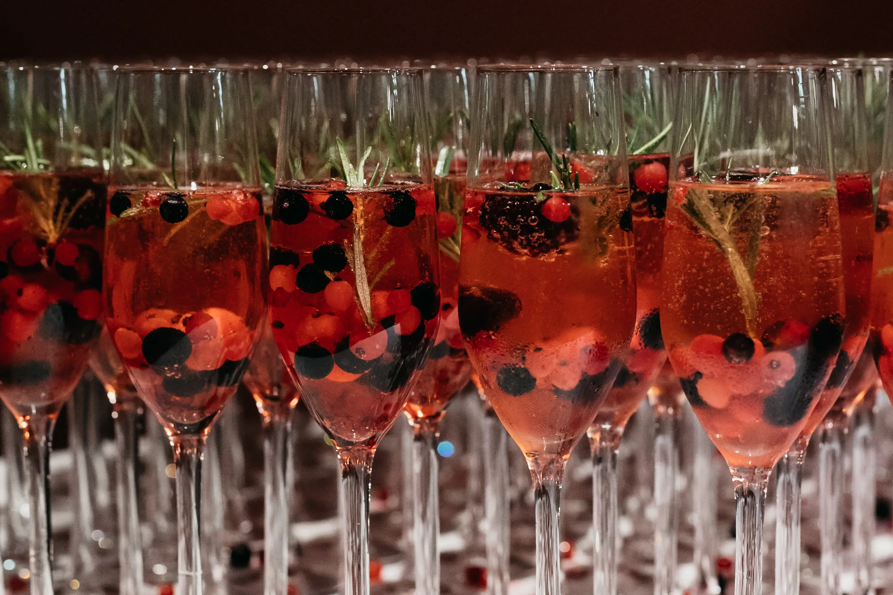 New Year's Eve at aja Warnemünde A group of glasses filled with red liquid and berries.