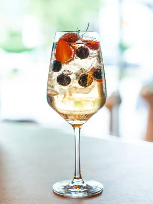 A glass of liquid, fruit and ice in the aja Bar in Garmisch-Partenkirchen.