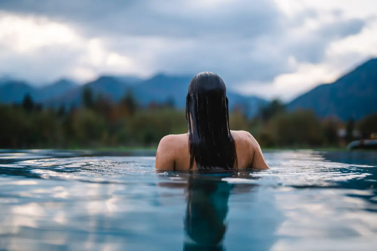 SPA at aja Ruhpolding A woman in the water.