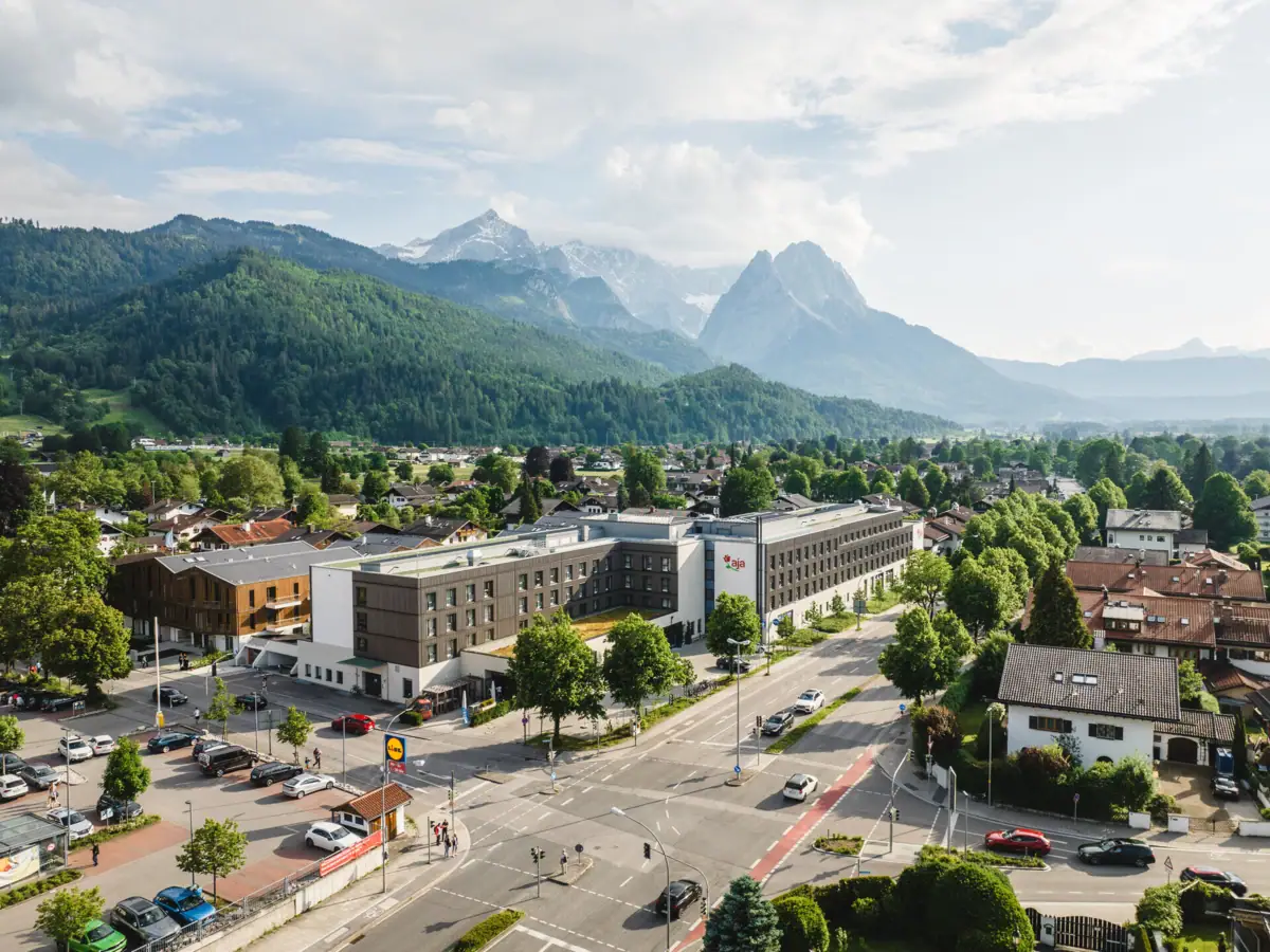 aja Garmisch-Partenkirchen City view with many buildings and trees