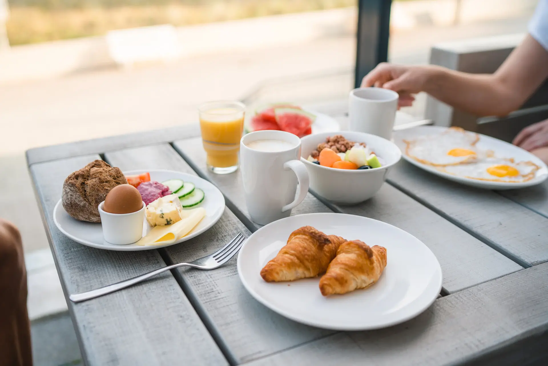 A table with various dishes and drinks on it