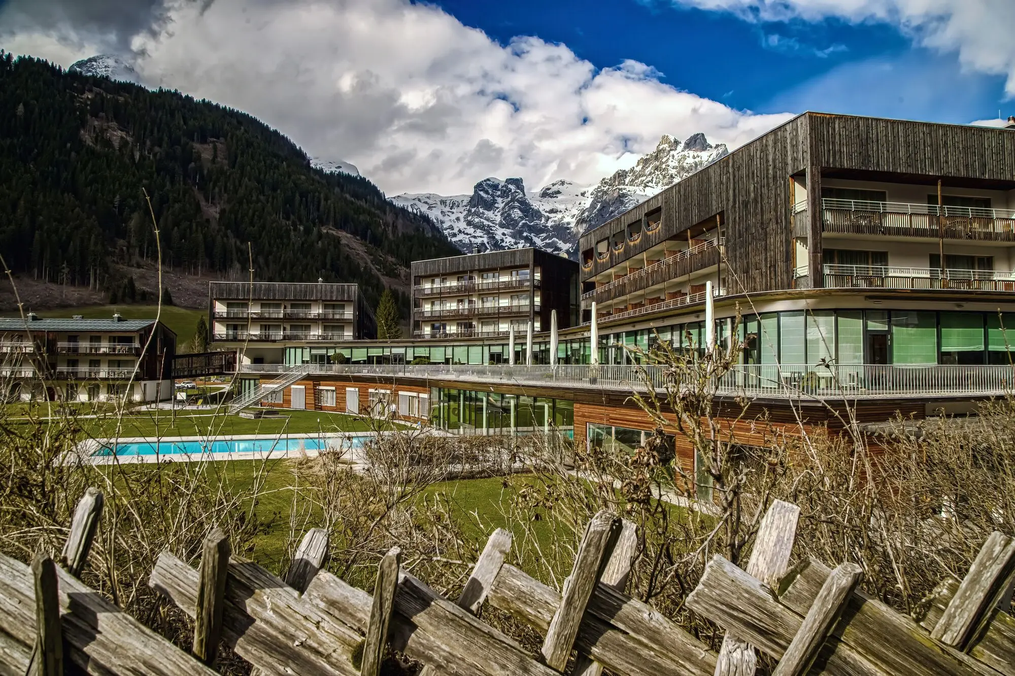 aja Bergresort Werfenweng with pool and mountains in the background.