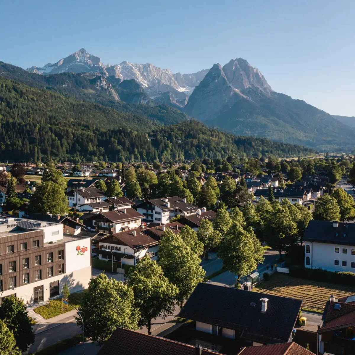 The view from the aja Garmisch-Partenkirchen with a view of the Zugspitze. 