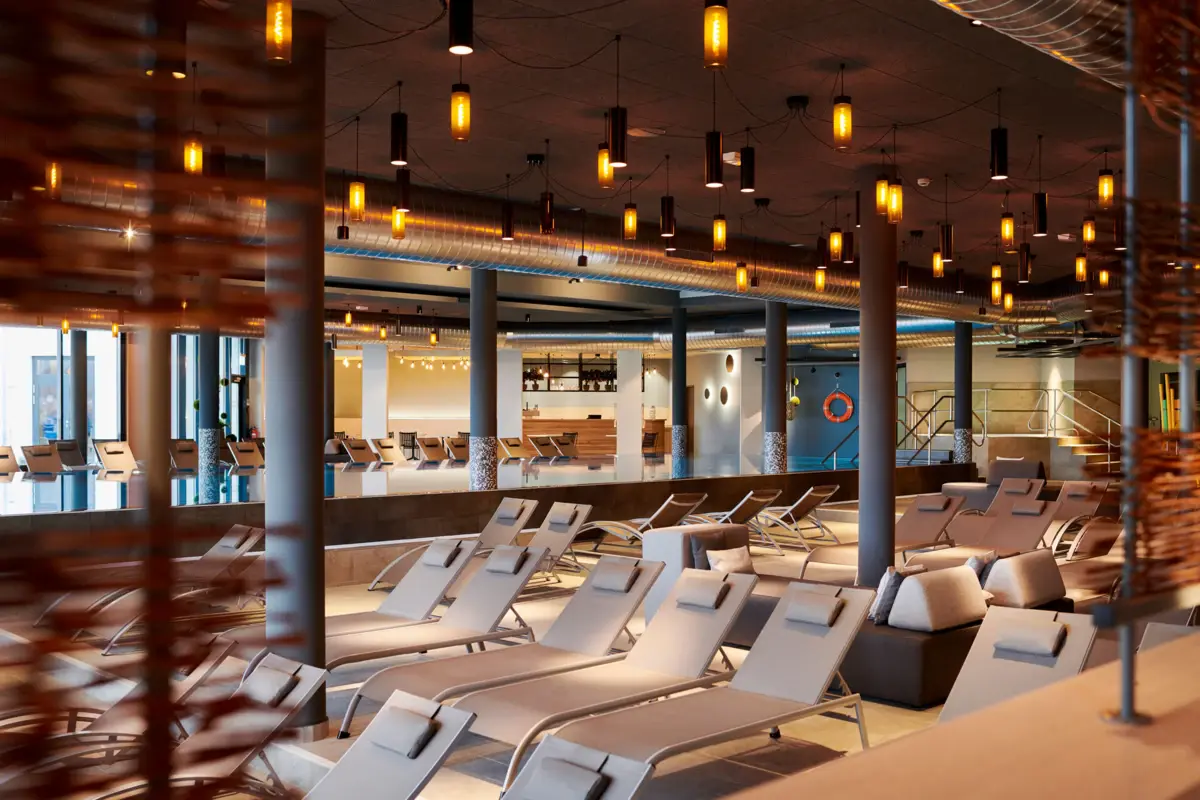 Relaxation area in the bathing world at the aja SPA Ruhpolding A lounge chair in the pool