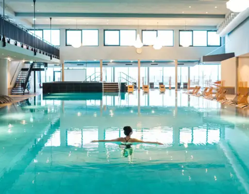 Bathing world A person swims in a swimming pool.