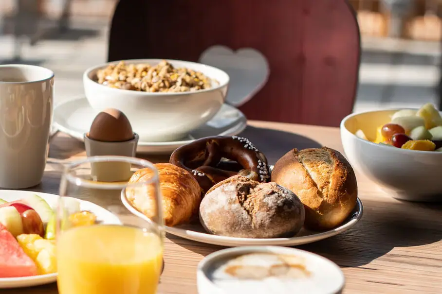 A table with various dishes on it.