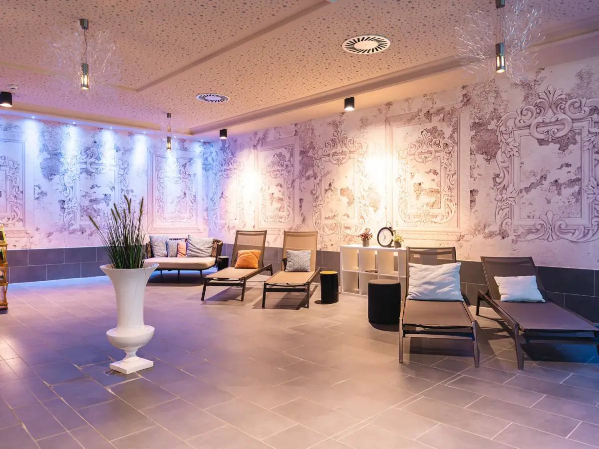 Loungers in the relaxation room at aja Bad Saarow
