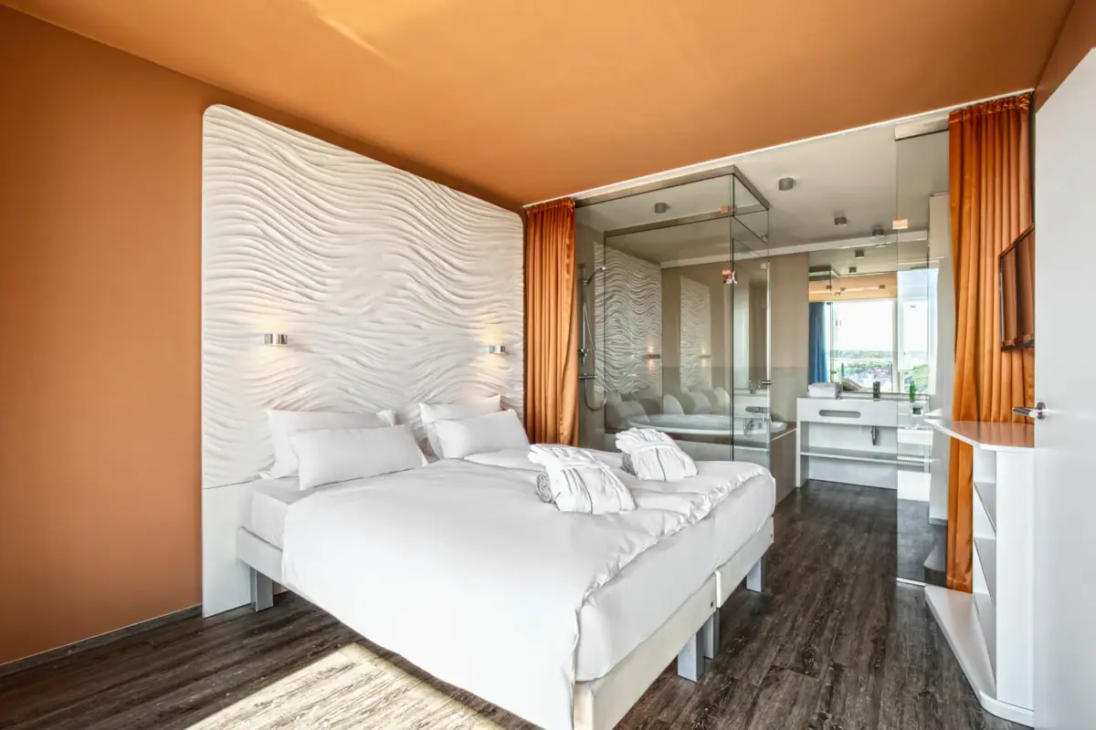 Room with bed and washbasin.