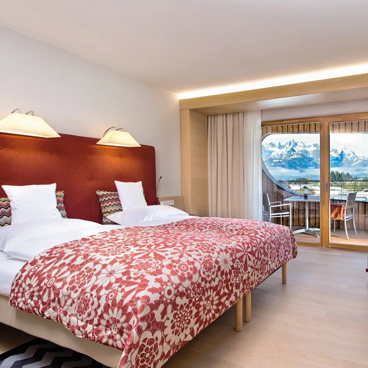 A room with a bed, a table and chairs.