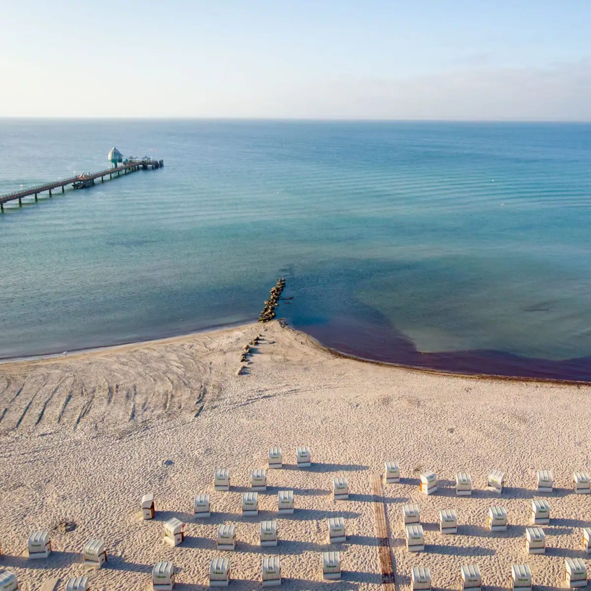 Grömitz beach with beach chairs and the pier.