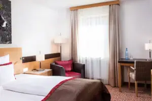 Double room Bedroom with bed and chair