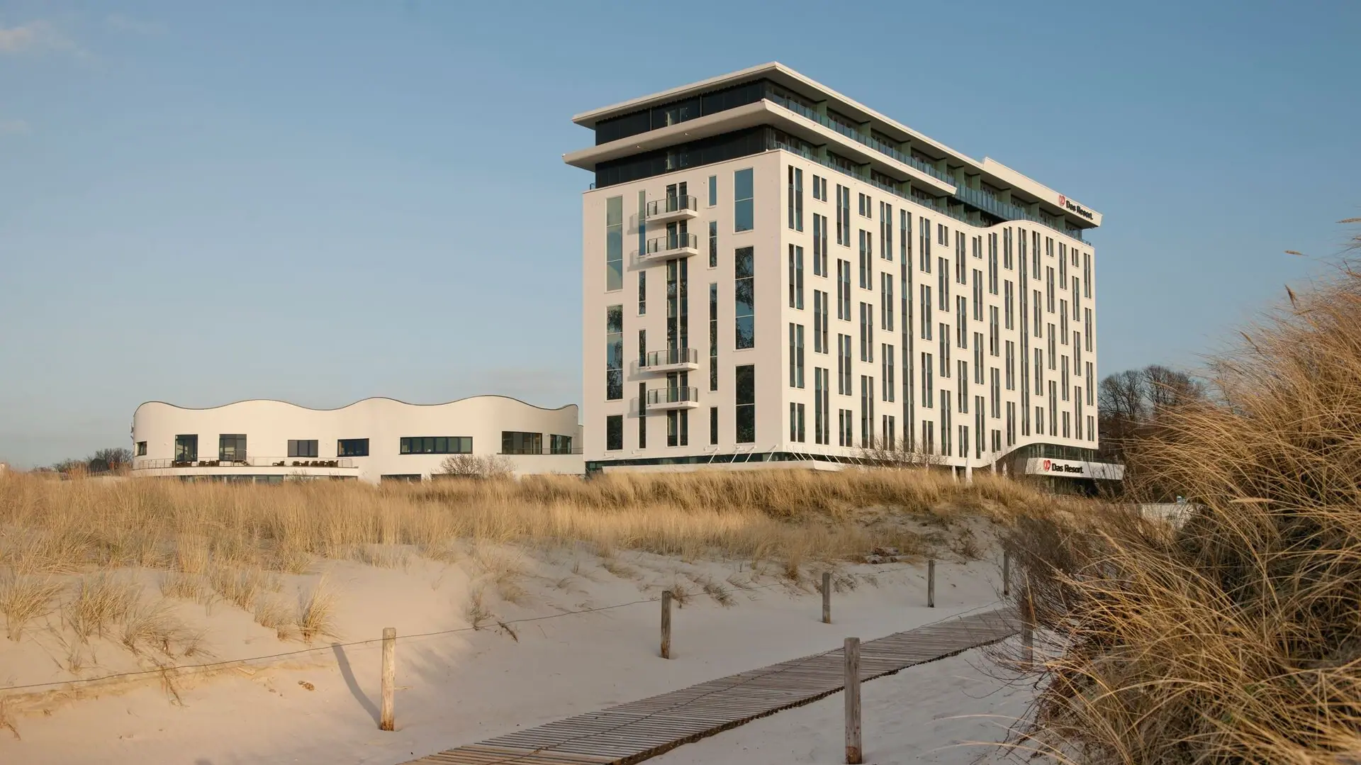 aja Warnemünde – exterior view from the beach