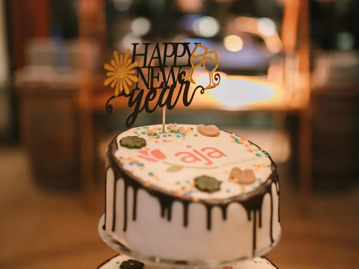 A cake with a ‘Happy New Year’ sign and icing.